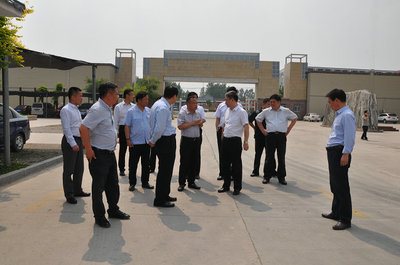 農發行河南省分行黨委書記、行長謝文蒞臨林河酒業和銀河棉業調研